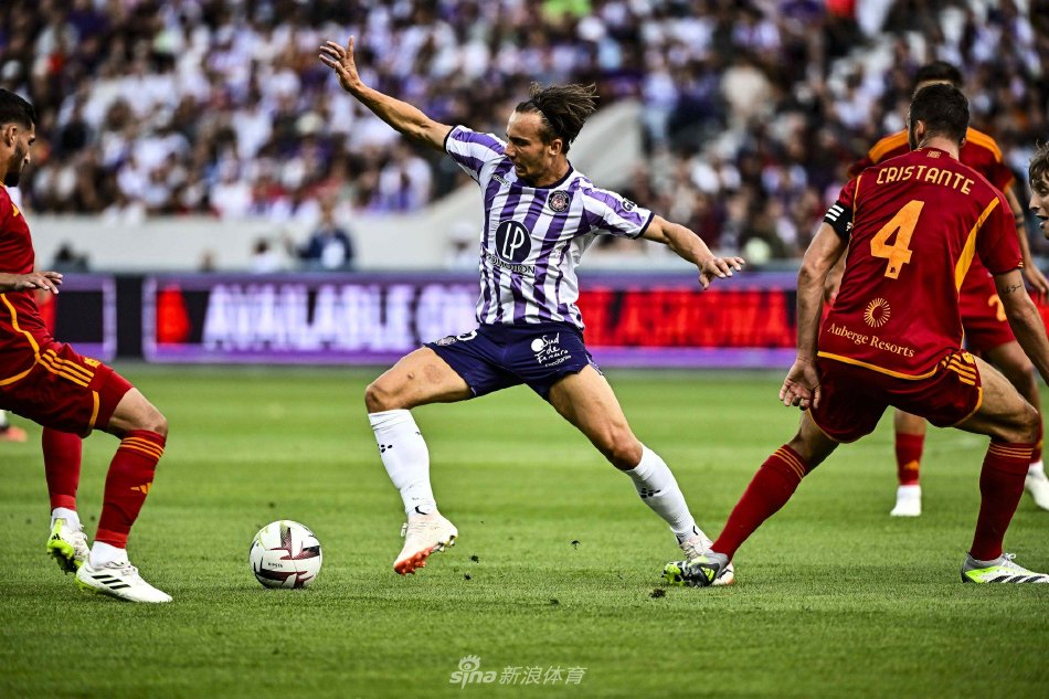 两队再次相 两队再次相